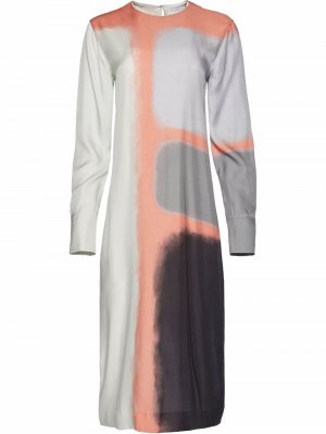 Платье Nadaleine с абстрактным узором Equipment. Цвет: серый