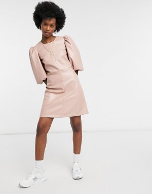 Серо-коричневое платье мини из искусственной кожи с фактурными рукавами -Коричневый цвет Closet London
