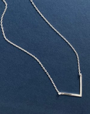 Посеребренное ожерелье с V-образной вставкой -Серебряный Orelia