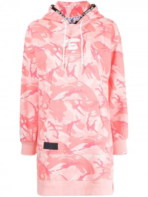 Короткое платье с капюшоном и графичным принтом AAPE BY *A BATHING APE®. Цвет: розовый