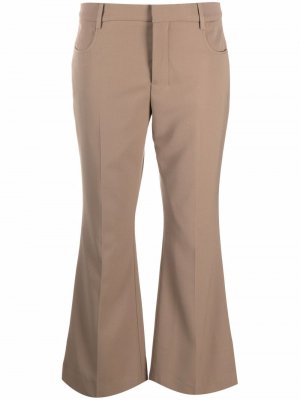 Расклешенные брюки строгого кроя AMI Paris. Цвет: коричневый