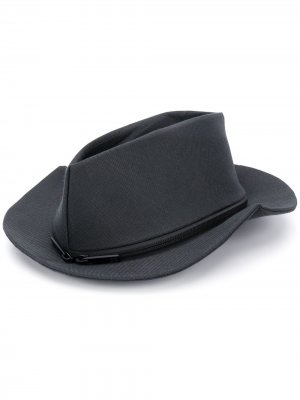 Шляпа с асимметричными полями Homme Plissé Issey Miyake. Цвет: черный