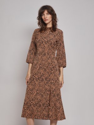 Принтованное платье миди с разрезом zolla. Цвет: коричневый