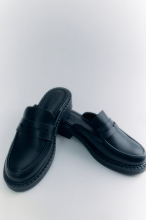 Туфли-лоферы с открытой пяткой из искусственной кожи befree. Цвет: черный
