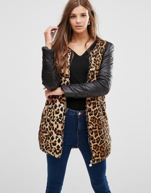 Куртка с контрастными рукавами и леопардовым принтом Girls On Film. Цвет: черный