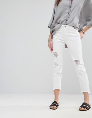 Рваные укороченные джинсы бойфренда Noisy May. Цвет: белый