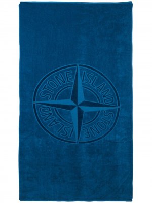 Большое пляжное полотенце с логотипом Stone Island. Цвет: синий