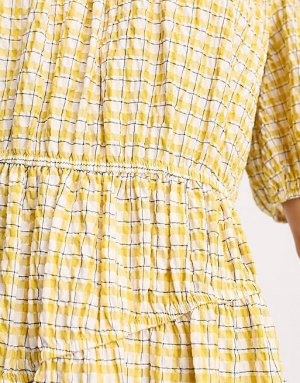 Желтое многоярусное платье миди со сборками ASOS DESIGN Petite в клетку для пикника