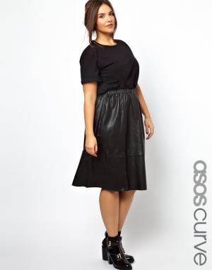 Платье миди с кожаной юбкой и трикотажным топом ASOS CURVE. Цвет: черный