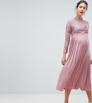 Платье миди с кружевным топом и плиссированной юбкой Little Mistress Maternity. Цвет: розовый