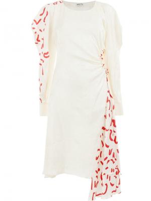 Присборенное асимметричное платье с цветочным принтом Aalto. Цвет: белый