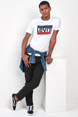 Спортивная футболка с графикой Levi's, белый Levi's. Цвет: белый