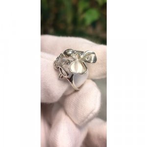 Перстень Клевер К-15040, серебро, 925 проба, родирование, фианит, серебряный Альдзена. Цвет: серебристый