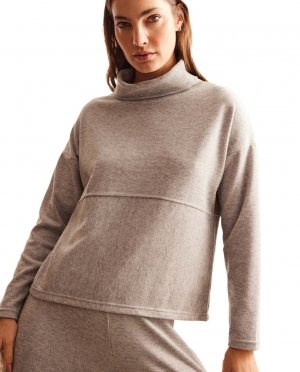 Женский свитер в минималистском стиле с высоким воротником и мягкой плюшевой подкладкой. Ysabel Mora, серый mora