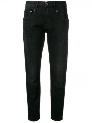 Укороченные джинсы кроя слим R13. Цвет: черный