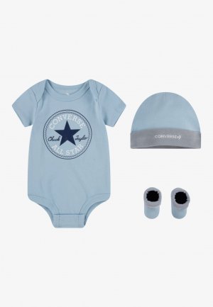 Подарок на рождение CLASSIC INFANT HAT BODYSUIT BOOTIE UNISEX SET , цвет pacific blue coast Converse