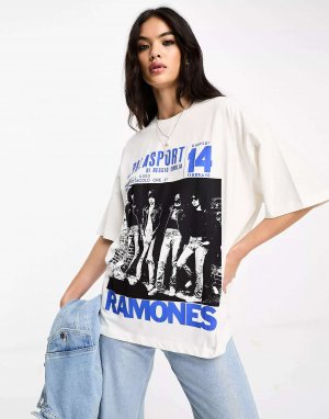 Оверсайз-футболка ASOS с синей кремовой графикой лицензии Ramones. Цвет: бежевый