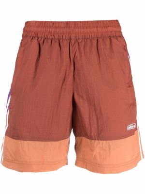 Плавки-шорты в стиле колор-блок adidas. Цвет: коричневый