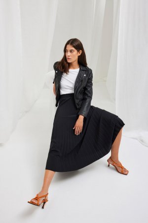Плиссированная юбка-миди из переработанных материалов. , черный Selected Femme