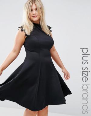 Короткое приталенное платье с кружевными рукавами Plus Praslin. Цвет: черный