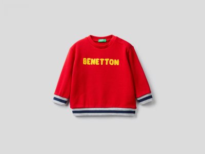 Свитшот Benetton. Цвет: красный