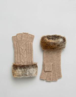 Перчатки с узором косичка и меховой отделкой Alice Hannah. Цвет: серый
