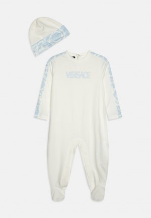 Подарок на рождение BAROCCO KIDS LOGO PRINT UNISEX , цвет bianco/whale blue Versace