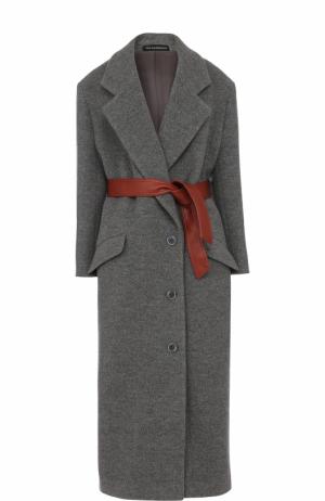 Шерстяное пальто с контрастным кожаным поясом Vika Gazinskaya. Цвет: серый