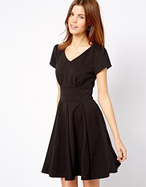 Короткое приталенное платье в рубчик A Wear. Цвет: черный