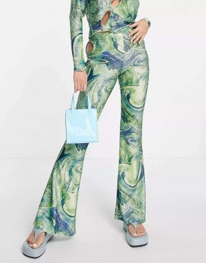 Расклешенные брюки Coord Festival с зеленым мраморным принтом Topshop. Цвет: зеленый