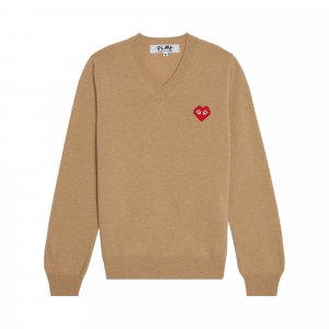 Пуловер PLAY Heart с V-образным вырезом, цвет Камел Comme des Garçons
