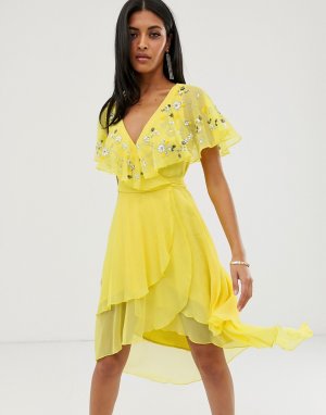 Платье миди с кейпом, удлиненной спинкой и отделкой -Желтый ASOS DESIGN