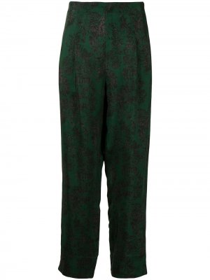 Укороченные брюки с цветочным узором Toga Pulla. Цвет: зеленый