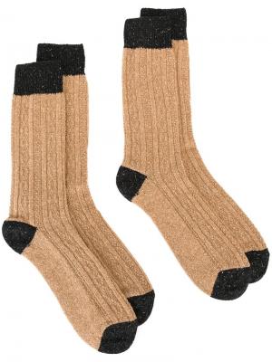 Трикотажные носки Roberto Collina. Цвет: телесный