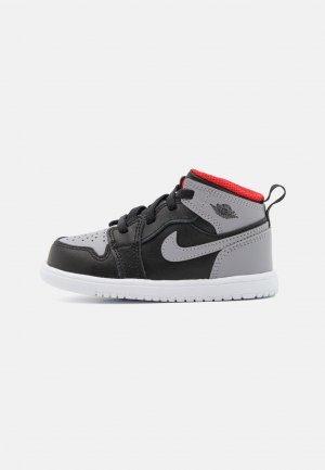 Баскетбольные кроссовки JORDAN 1 MID UNISEX, цвет black/cement grey/fire red/white