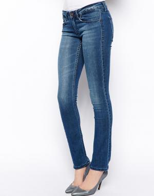 Зауженные джинсы с классической талией Jeans Calvin Klein. Цвет: синий