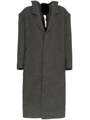 Пальто с отделкой из искусственного меха Shushu/Tong. Цвет: серый