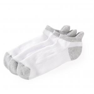 Комплект из 3 пар коротких спортивных носков R essentiel. Цвет: белый/ серый
