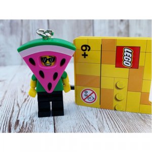 Брелок Лего Парень Арбуз / Lego Watermelon Guy, розовый, зеленый. Цвет: розовый/пыльная роза/зеленый
