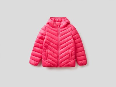 Легкая утеплённая куртка с капюшоном Benetton. Цвет: розовый