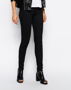 Черные зауженные джинсы с леопардовым принтом Just Female. Цвет: черный леопардовый
