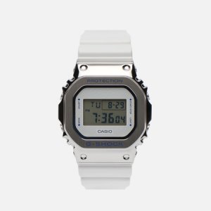 Наручные часы G-SHOCK GM-5600LC-7 Seasonal Pair CASIO. Цвет: серебряный