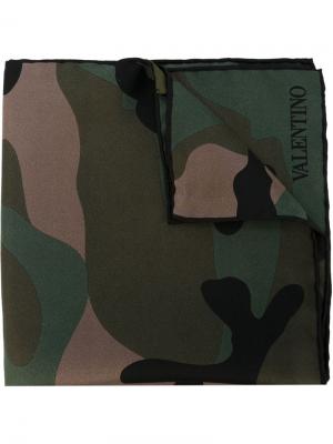 Нагрудный платок с камуфляжным принтом Valentino Garavani. Цвет: зелёный