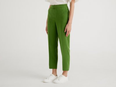 Прямые брюки Benetton. Цвет: зеленый