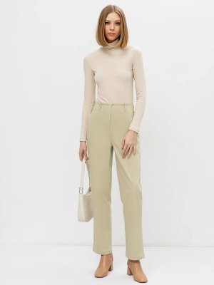 Однотонные брюки женские прямого силуэта оливкового цвета Mark Formelle. Цвет: оливка