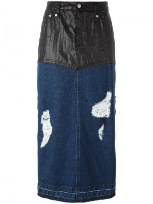Длинная джинсовая юбка со вставкой под кожу Steve J & Yoni P. Цвет: синий
