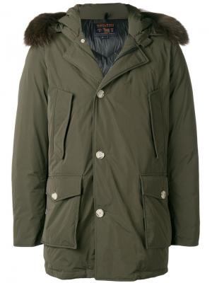 Пуховое пальто Woolrich. Цвет: зеленый