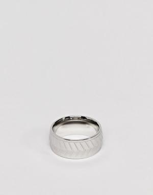 Серебристое кольцо с шевронной отделкой Fred Bennett. Цвет: серебряный