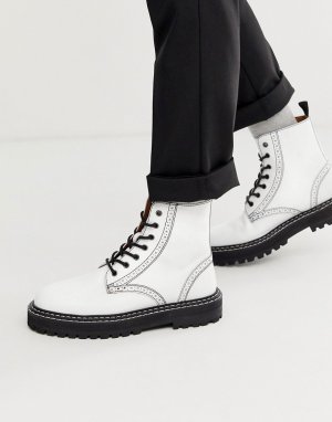 Кожаные высокие броги белого цвета со шнуровкой на массивной черной подошве -Белый ASOS DESIGN