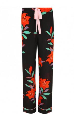Шелковые брюки в пижамном стиле с принтом Diane Von Furstenberg. Цвет: разноцветный